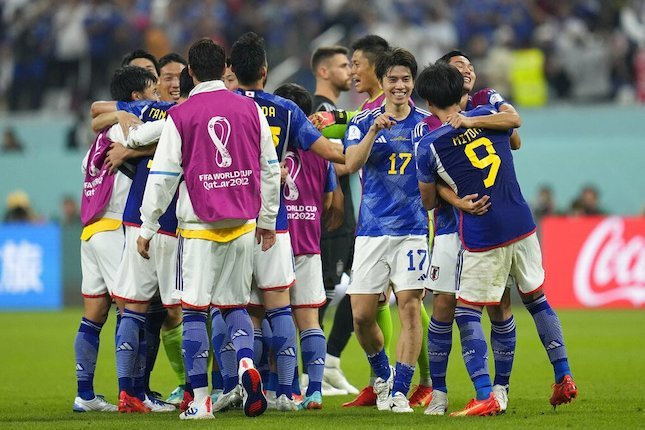 Piala Dunia 2022: Selebrasi para pemain Jepang usai memastikan diri lolos ke babak 16 besar (c) AP Photo/Julio Cortez
